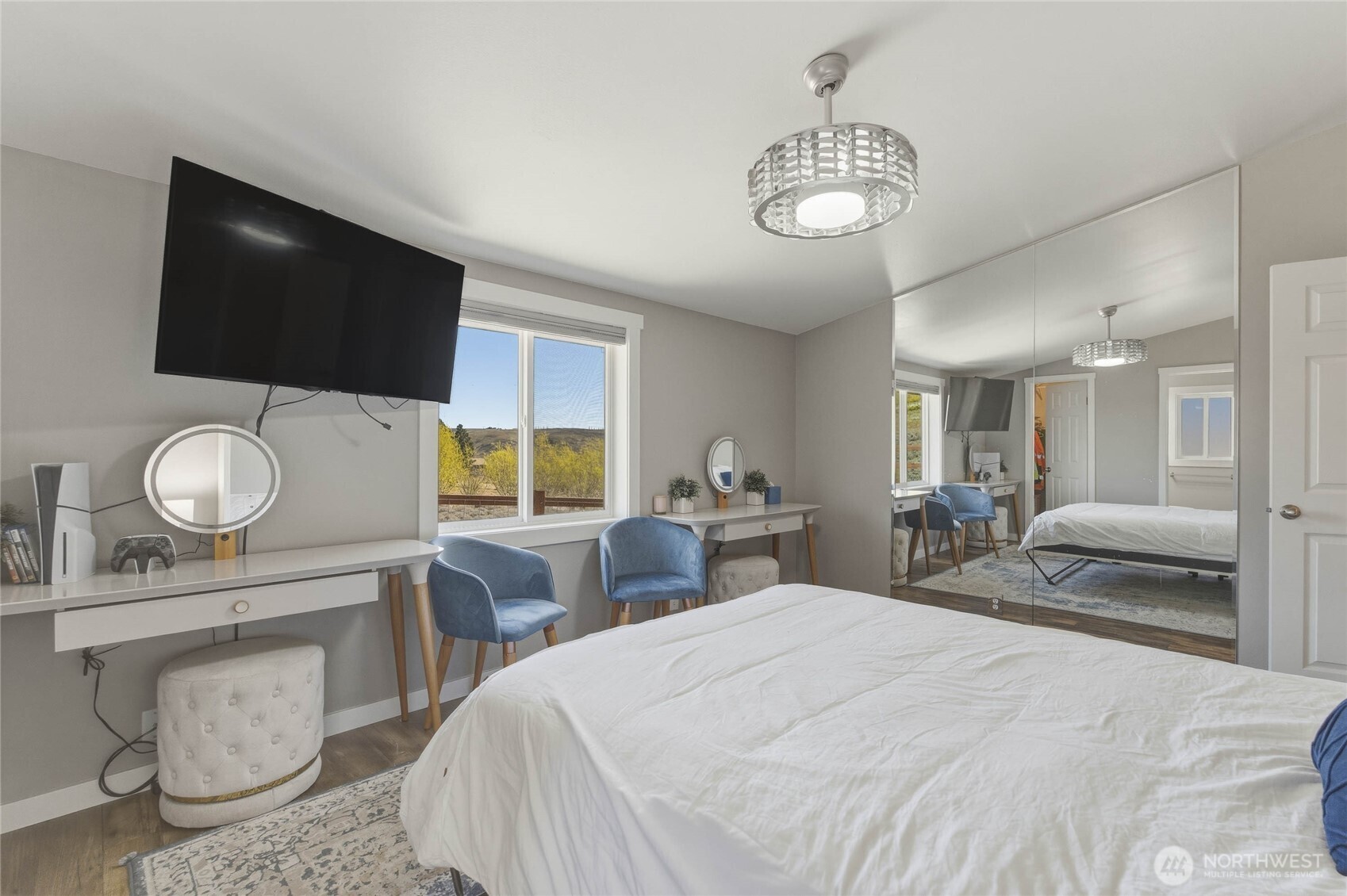 117 Freese Road Quincy, WA 98848 - Photo 11 of 40 a bedroom with a bed and a flat screen tv