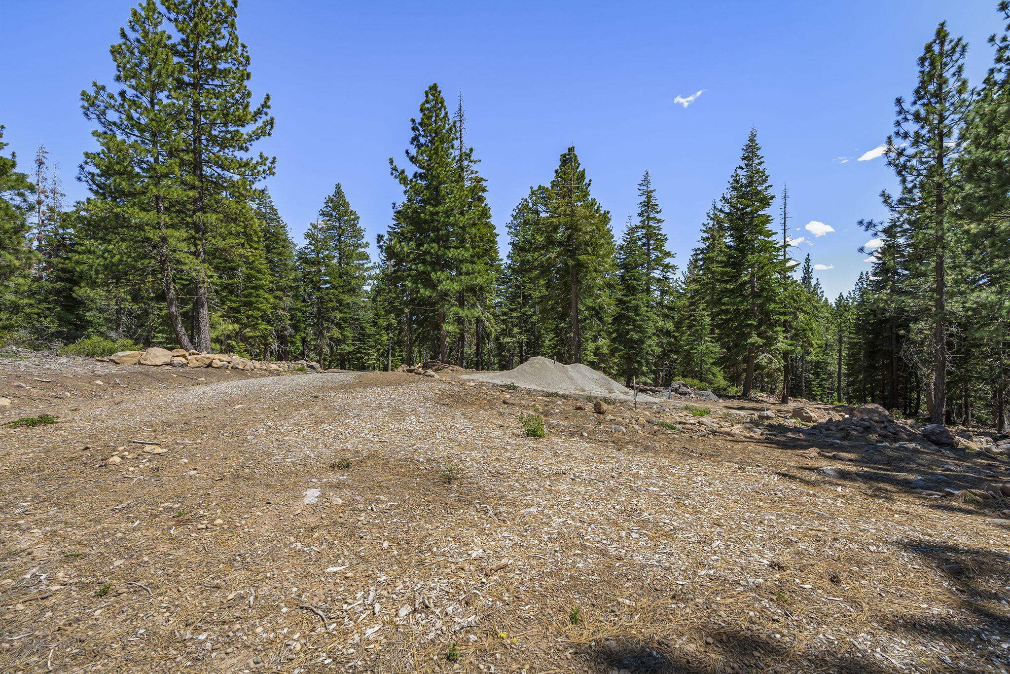 11483 Chamonix Road Truckee, CA 96161 - Photo 6 of 28
