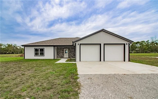 $395,900 | 125 Northwest 171 Road, Warrensburg, MO 64093