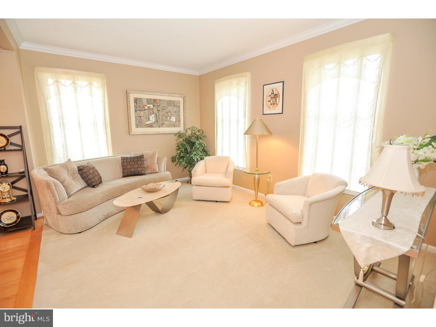 31 Valentine Road Ivyland, PA 18974 - Photo 3 of 25 Living Room