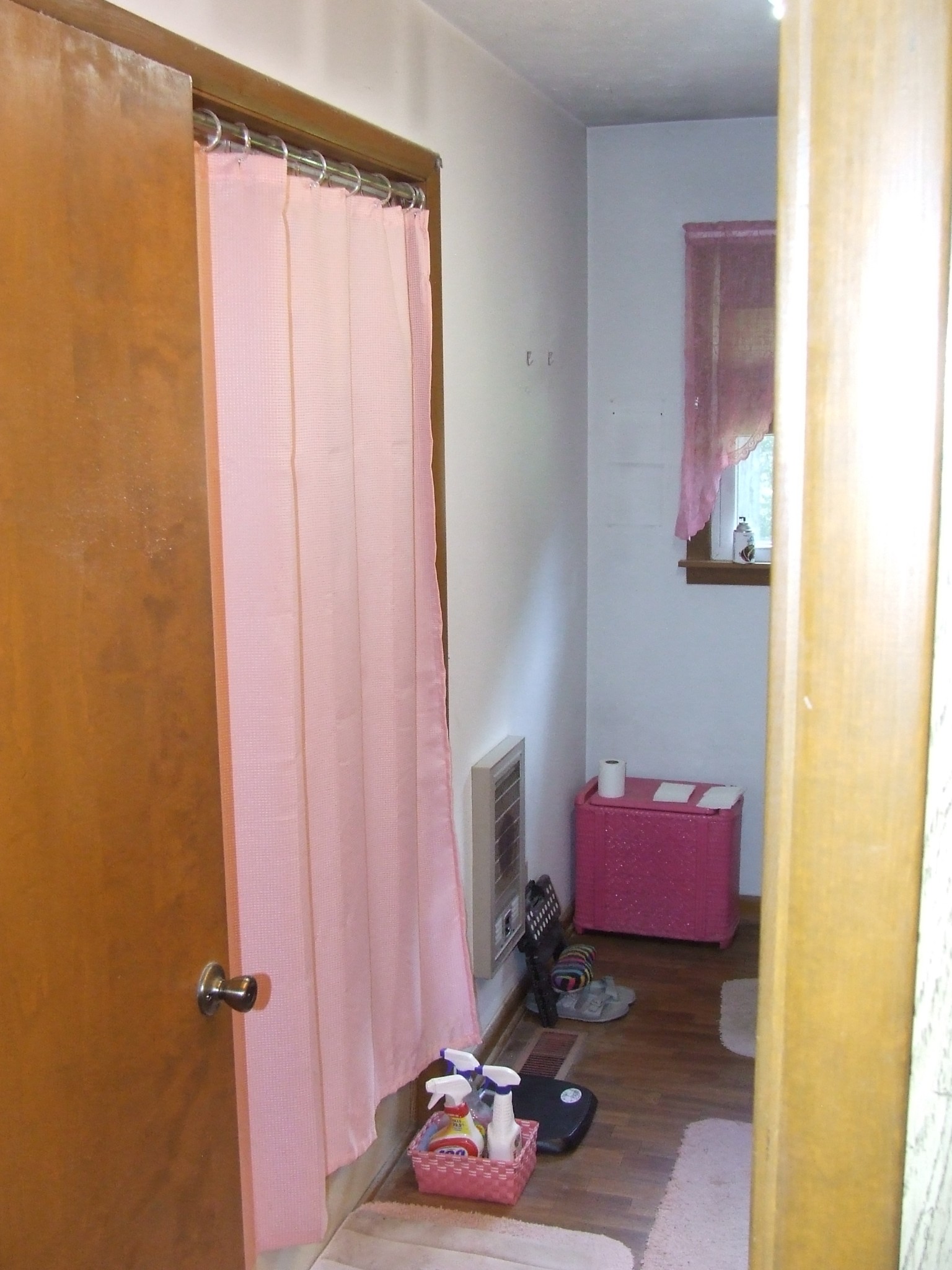 63 Sneed Road McMinnville, TN 37110 - Photo 19 of 22 a bathroom with a mirror