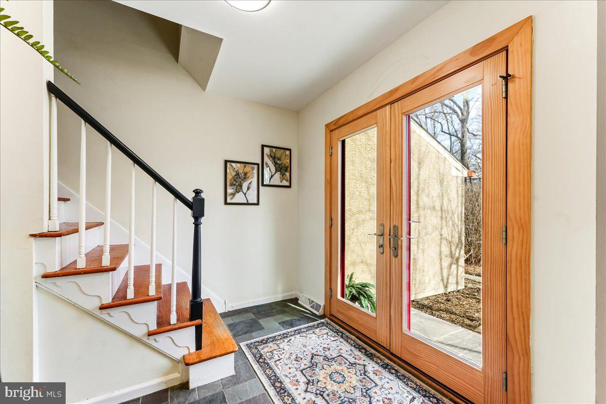 716 South Roberts Road Bryn Mawr, PA 19010 - Photo 4 of 39 a view of an entryway