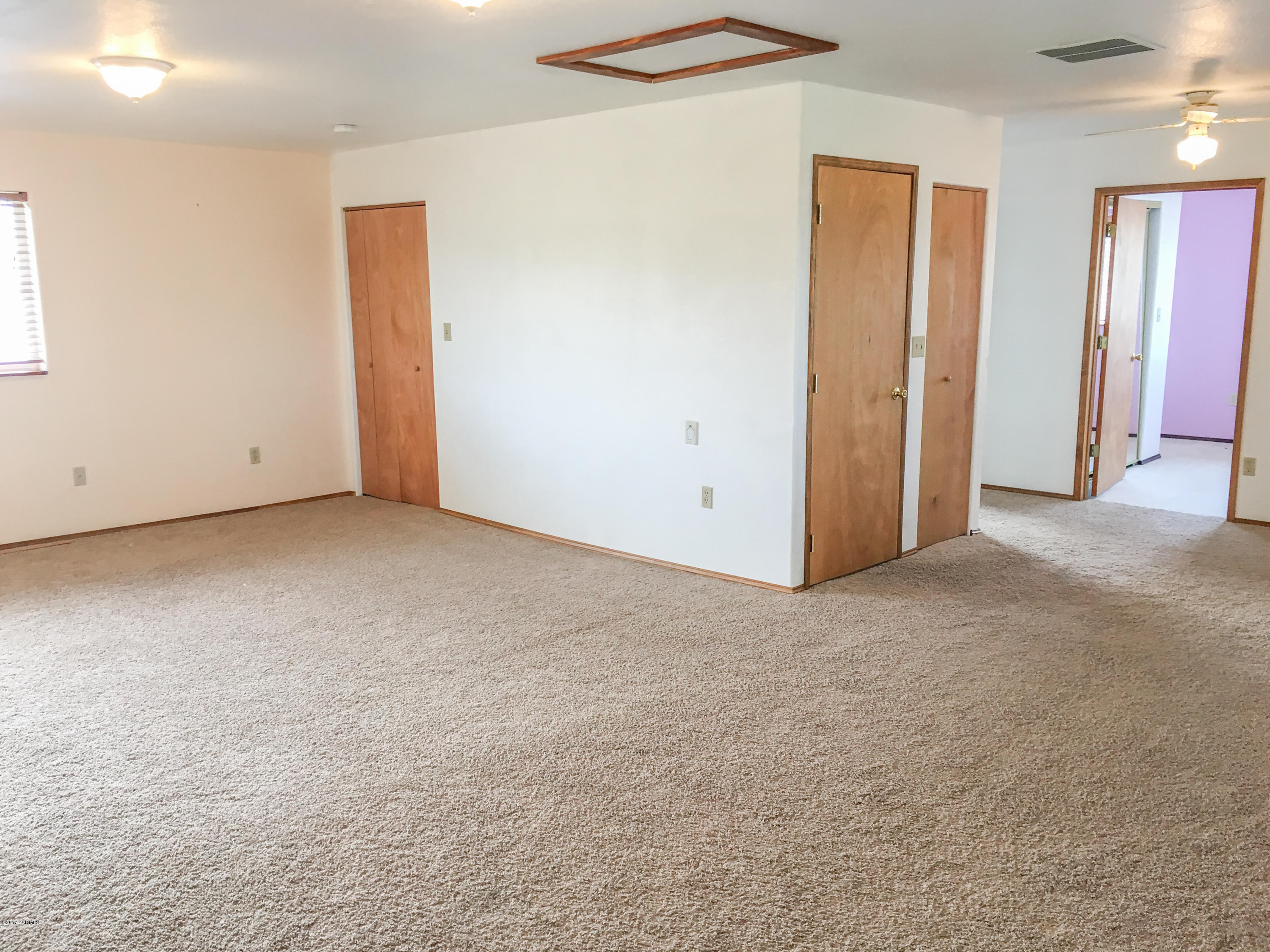 331 Sheep Company Road Selah, WA 98942 - Photo 18 of 40 a view of an empty room