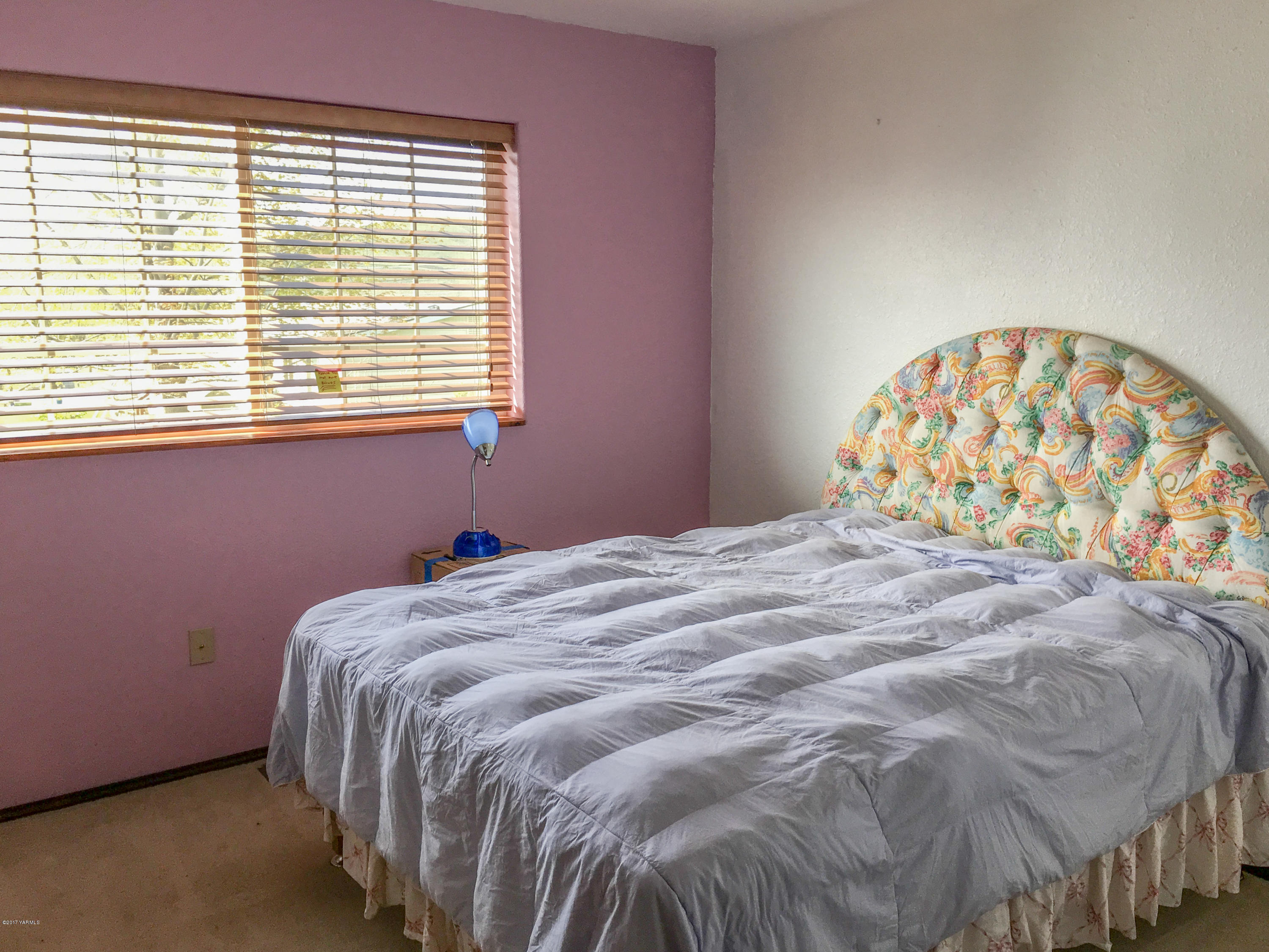 331 Sheep Company Road Selah, WA 98942 - Photo 21 of 40 a bedroom with a bed and a window