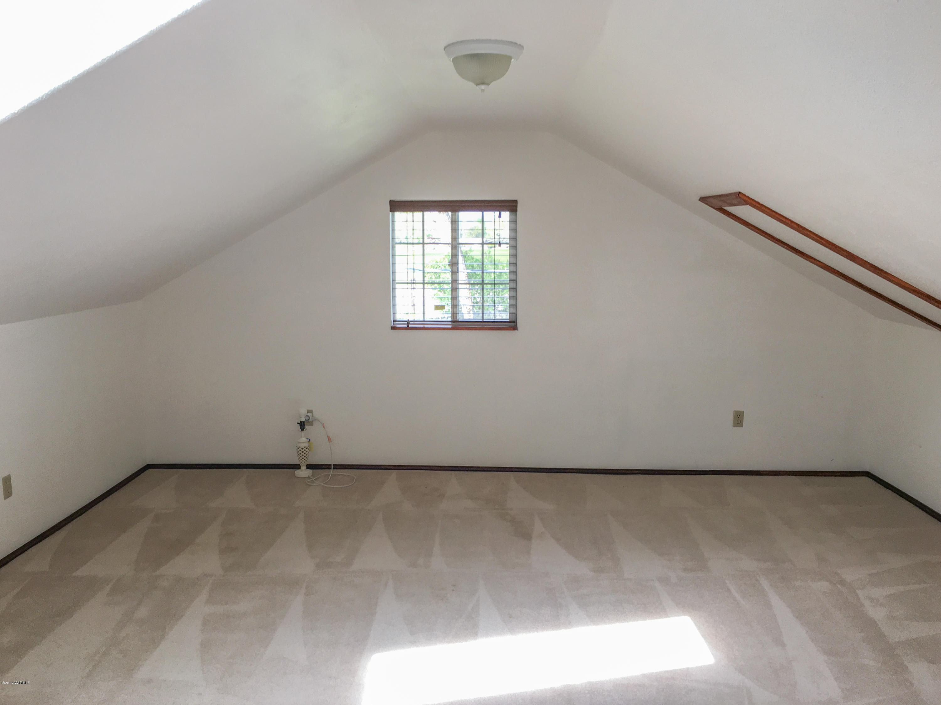 331 Sheep Company Road Selah, WA 98942 - Photo 22 of 40 a view of an empty room with a window