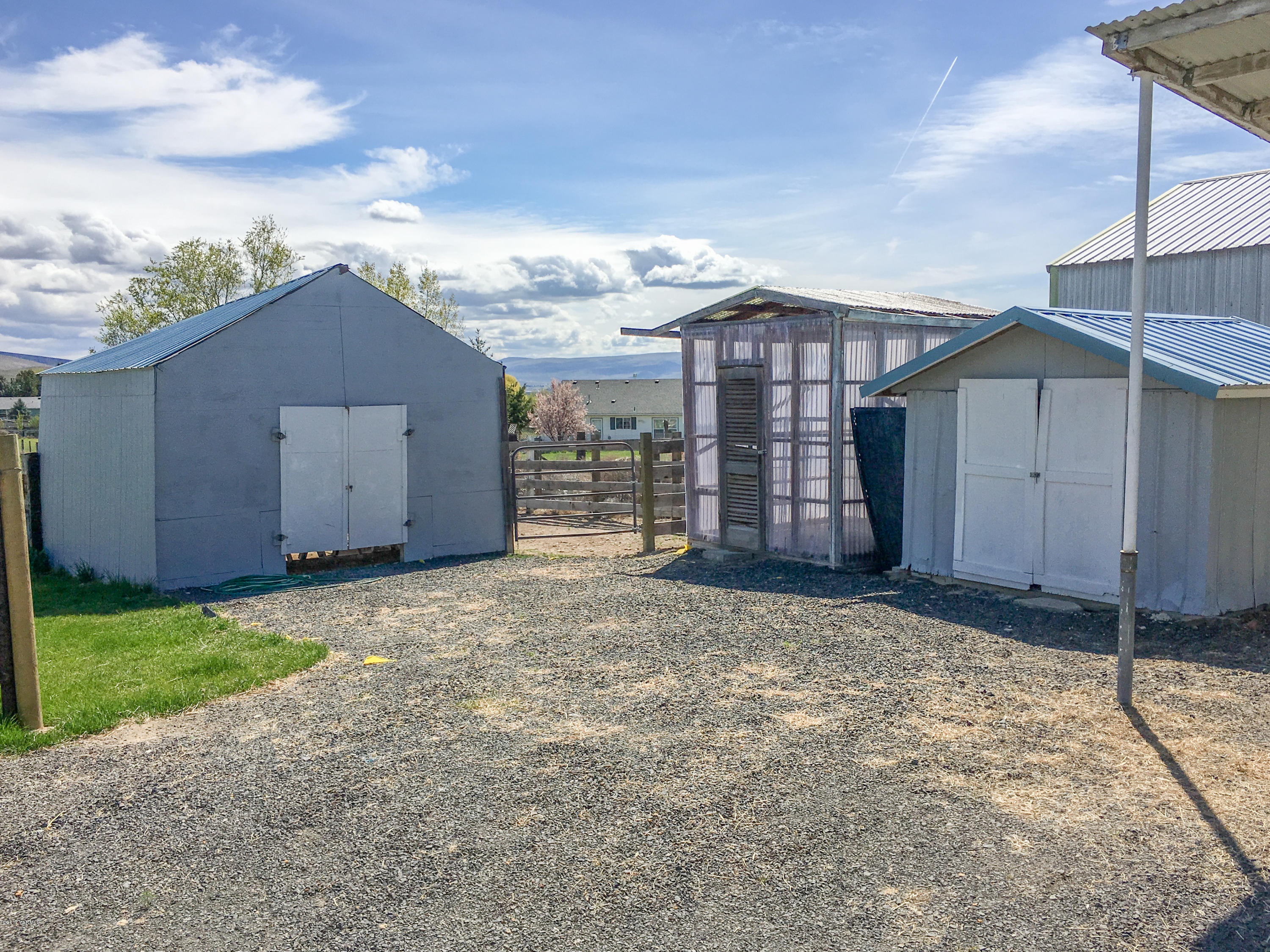 331 Sheep Company Road Selah, WA 98942 - Photo 33 of 40 a house view with a backyard space