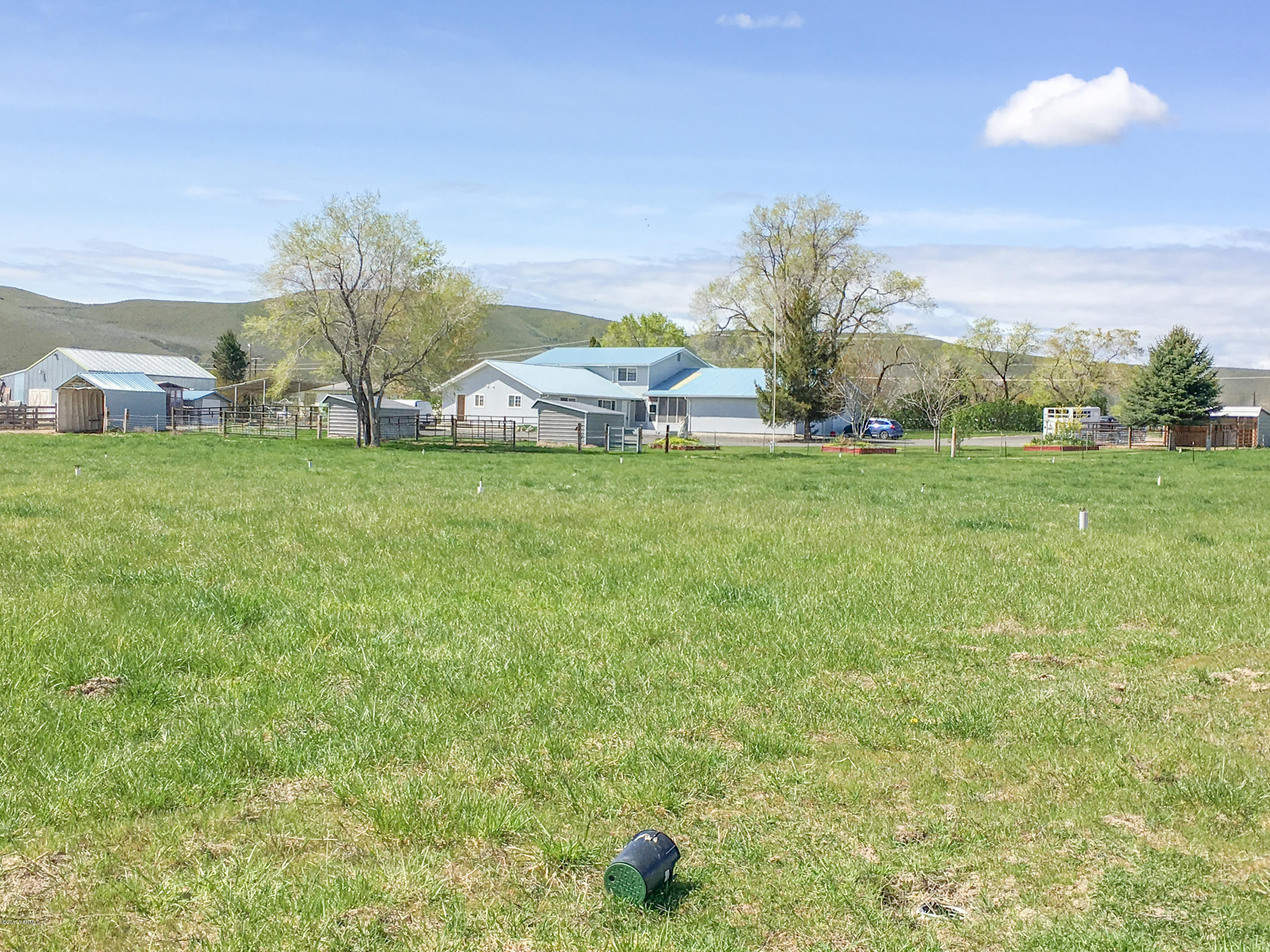331 Sheep Company Road Selah, WA 98942 - Photo 37 of 40 a view of a garden with a building in the background