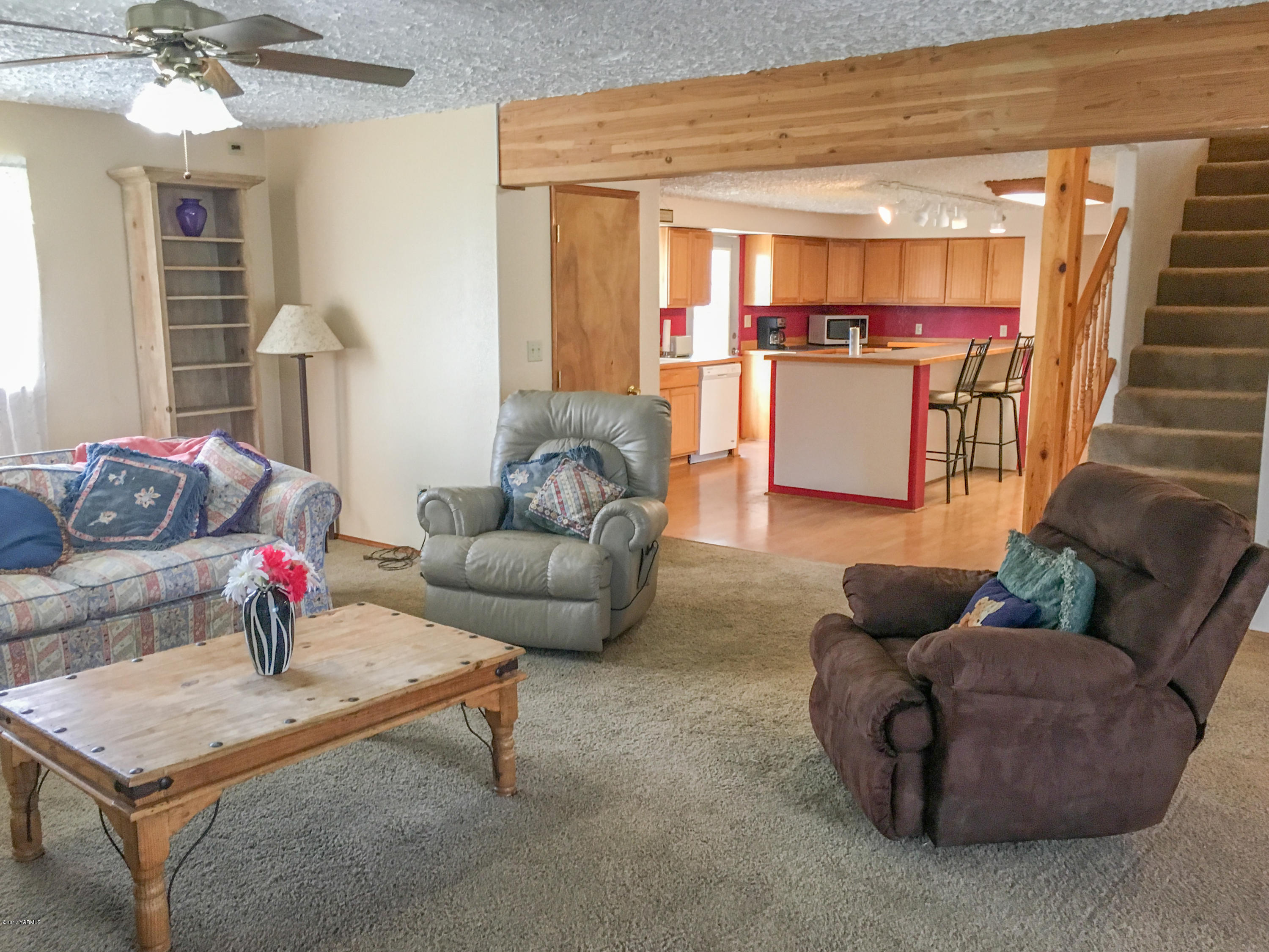331 Sheep Company Road Selah, WA 98942 - Photo 7 of 40 a living room with furniture and a wooden floor