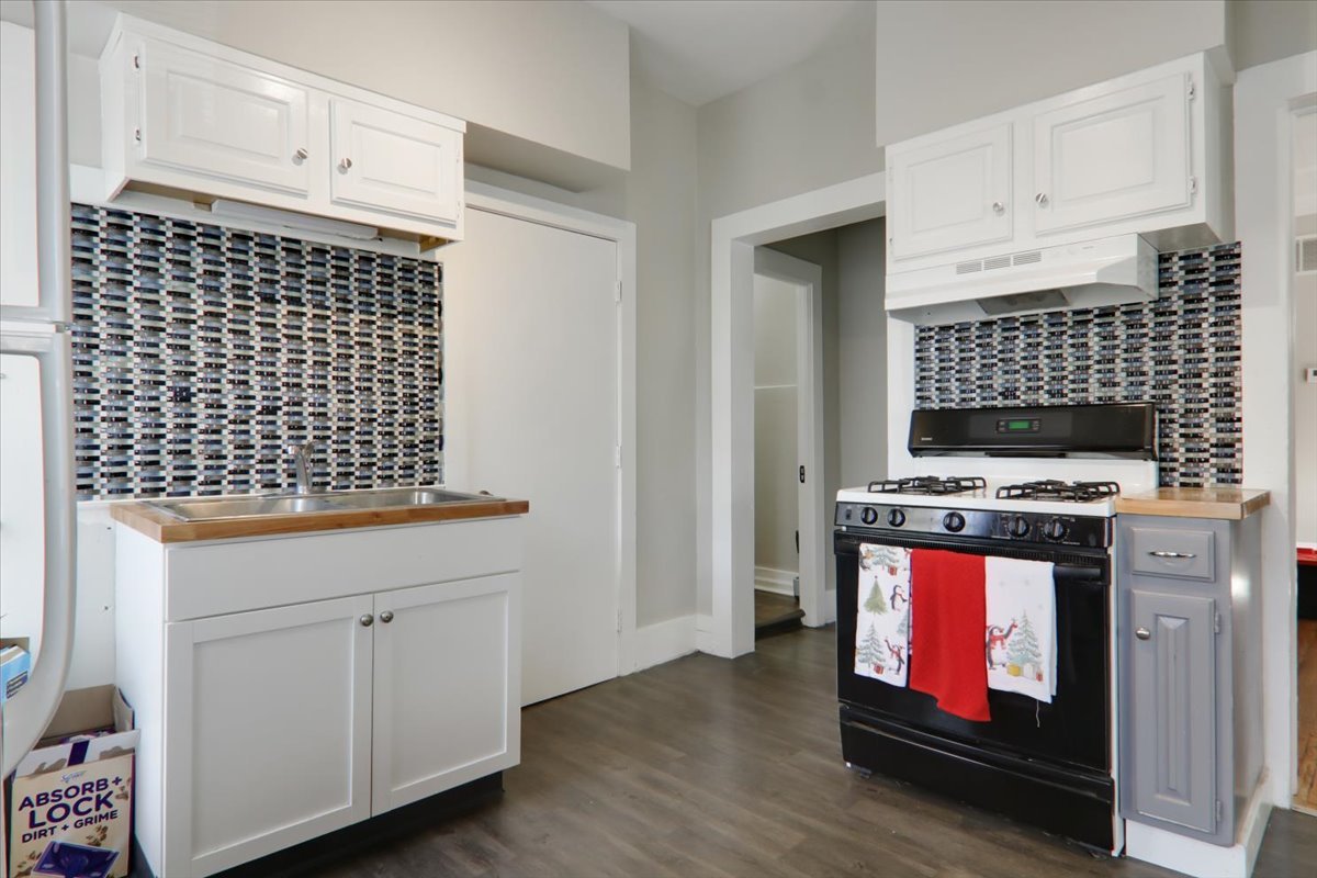 910 North Center Street Bloomington, IL 61701 - Photo 10 of 26 a view of washer and dryer