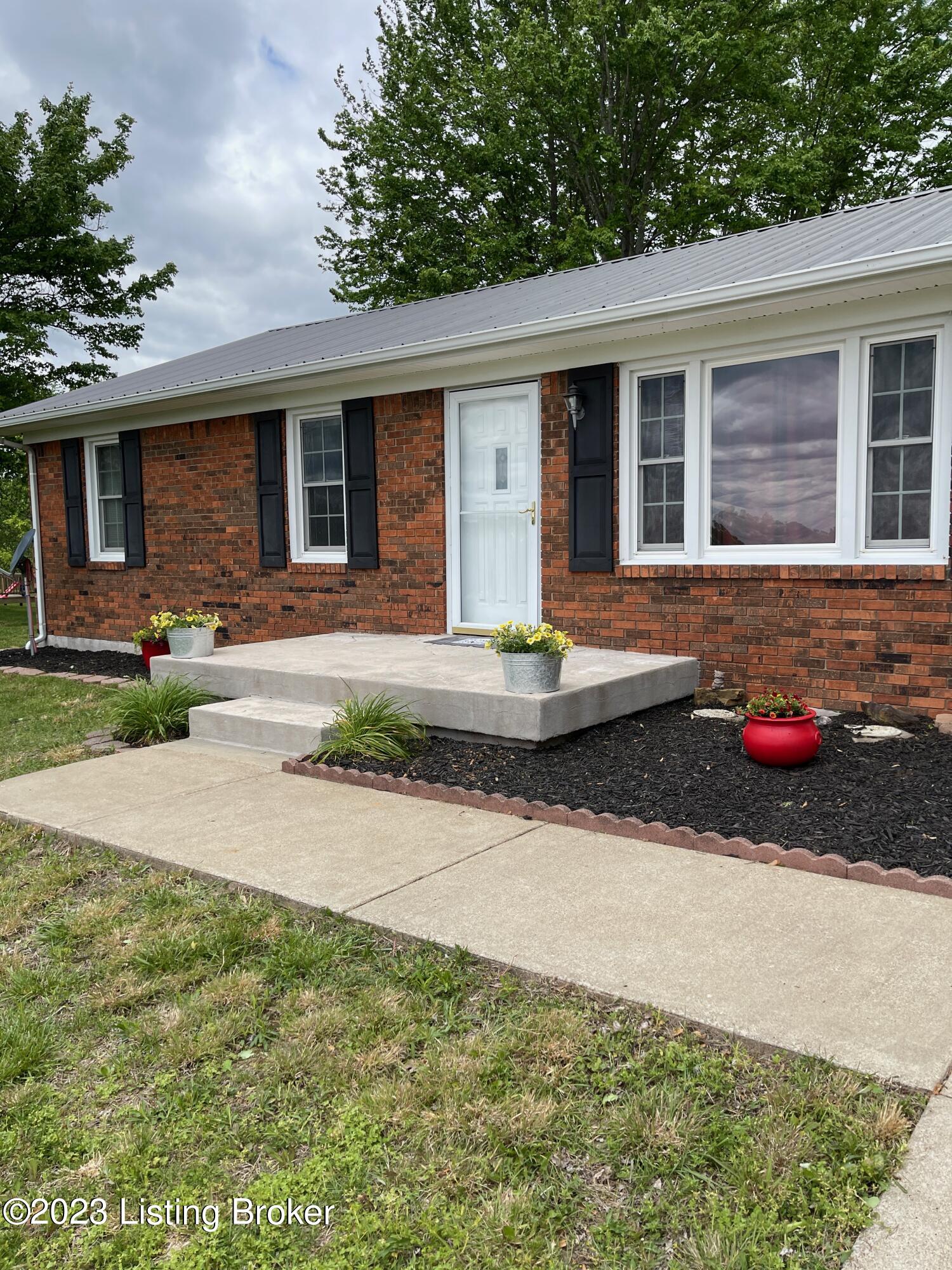 9742 Millerstown Road Clarkson, KY 42726 - Photo 3 of 35 Library - 2 of 37