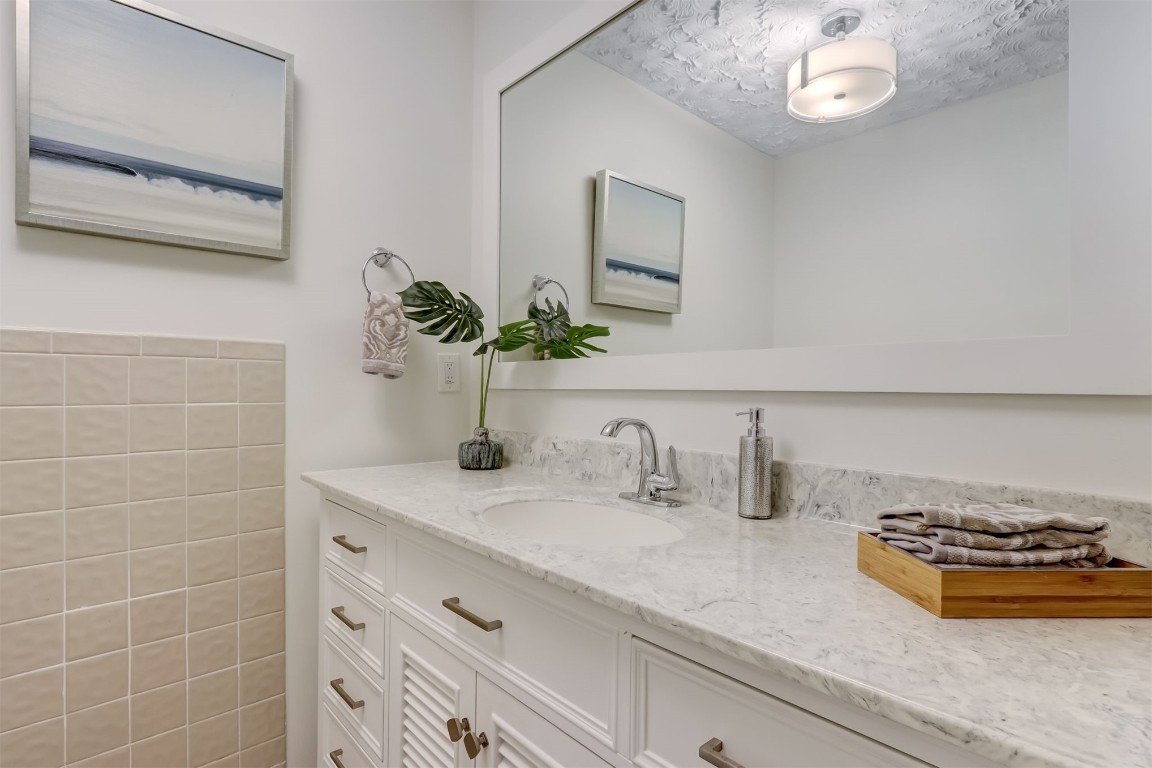 338 Tarpon Avenue Fernandina Beach, FL 32034 - Photo 23 of 36 a bathroom with a sink and a mirror