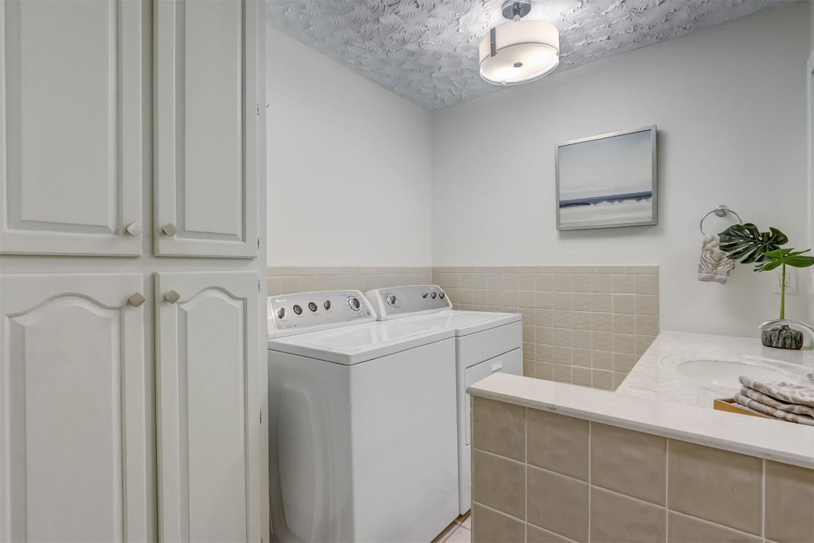 338 Tarpon Avenue Fernandina Beach, FL 32034 - Photo 24 of 36 a utility room with dryer and washer