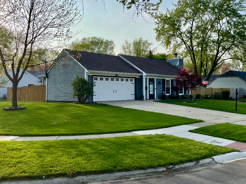 26 Winrock Road Montgomery, IL 60538 - Photo 2 of 24 a front view of a house with a garden