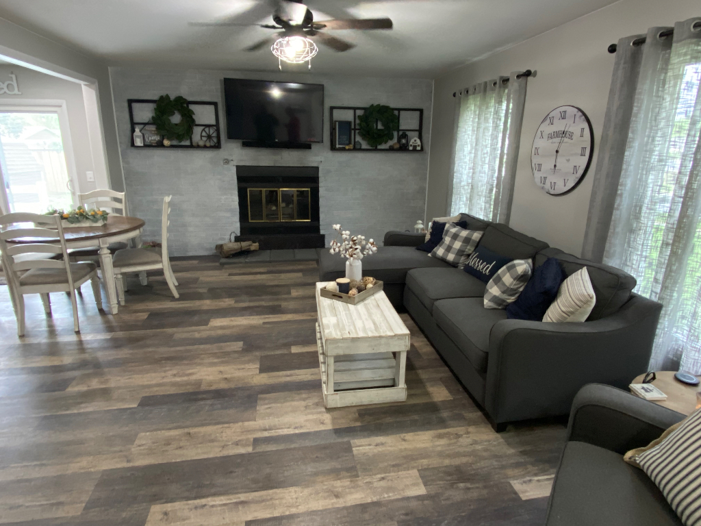 26 Winrock Road Montgomery, IL 60538 - Photo 5 of 24 a living room with furniture a clock and a fireplace