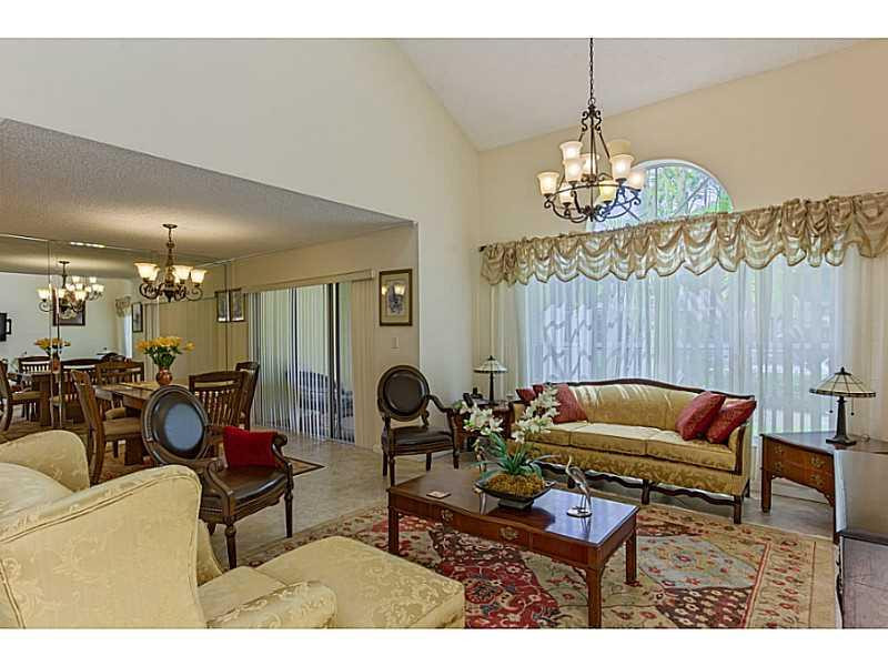 17064 Boca Club Boulevard, Unit 5 Boca Raton, FL 33487 - Photo 28 of 35 Exterior Front