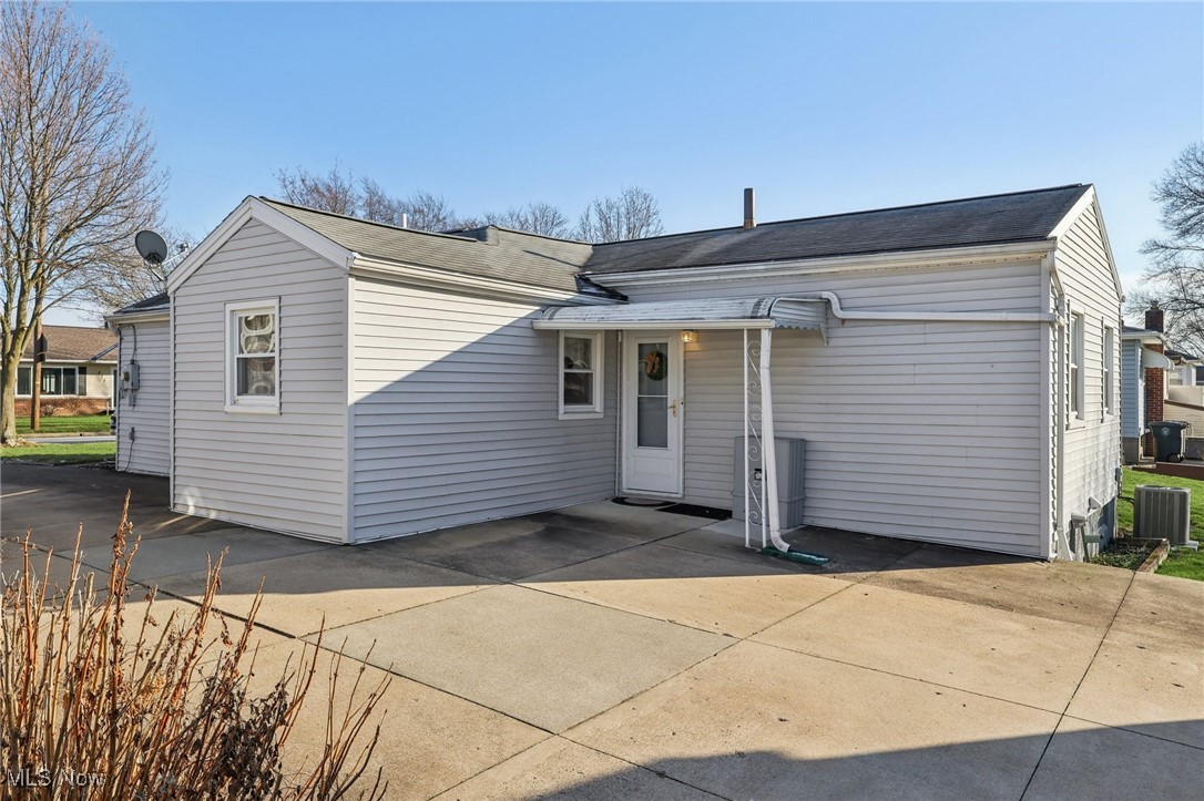 472 Stephens Road Akron, OH 44312 - Photo 37 of 46 Side view of property featuring a shingled roof