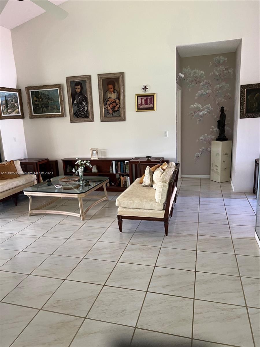 Aberdeen Boynton Beach, FL 33472 - Photo 5 of 19 a living room with furniture