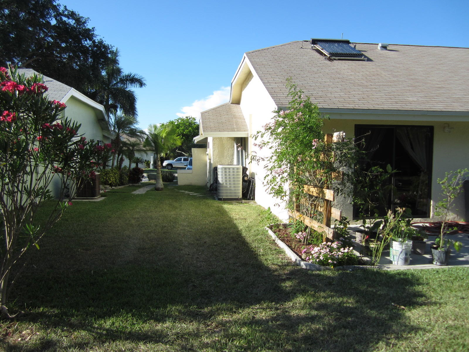 22686 Pickerel Circle Boca Raton, FL 33428 - Photo 26 of 46 side yard