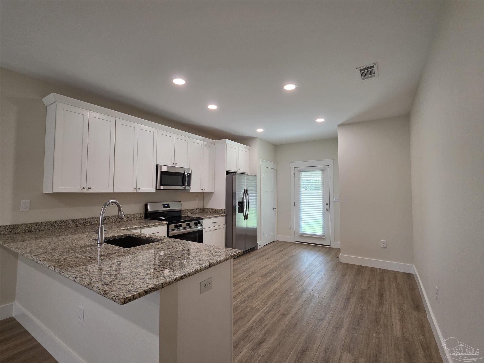 2289 Dog Track Road, Unit B Pensacola, FL 32506 - Photo 3 of 18