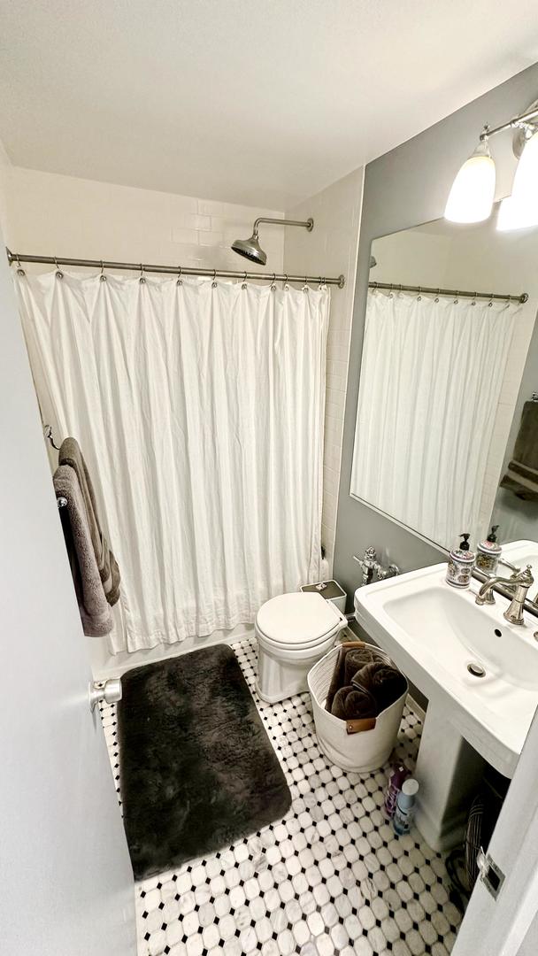 3600 North Lake Shore Drive, Unit 2223 Chicago, IL 60613 - Photo 7 of 9 a bathroom with a sink toilet and shower