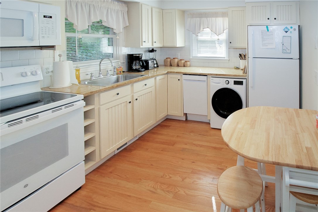 223 Purgatory Road Middletown, RI 02842 - Photo 12 of 26