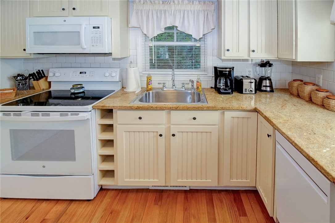 223 Purgatory Road Middletown, RI 02842 - Photo 13 of 26