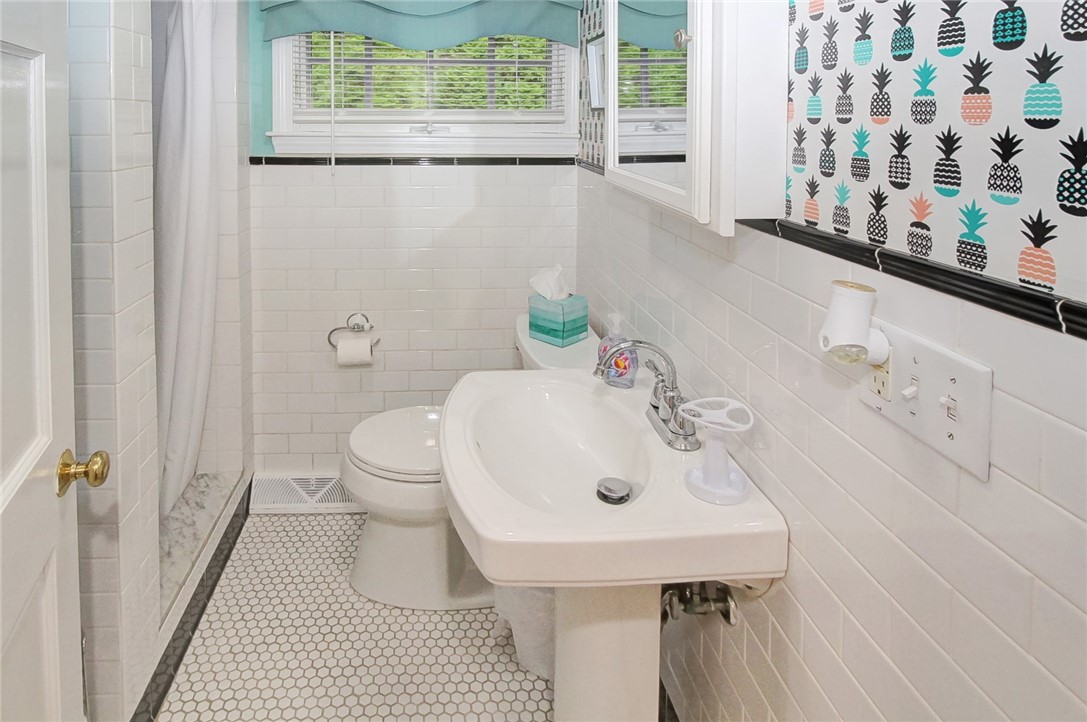 223 Purgatory Road Middletown, RI 02842 - Photo 16 of 26