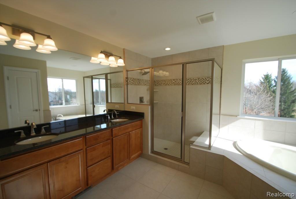5415 Inverrary Lane Commerce Township, MI 48382 - Photo 15 of 18 LUXUIOS OWNERS BATHROOM WITH LARGE SOWER AND SEPARATE SOAKING TUB