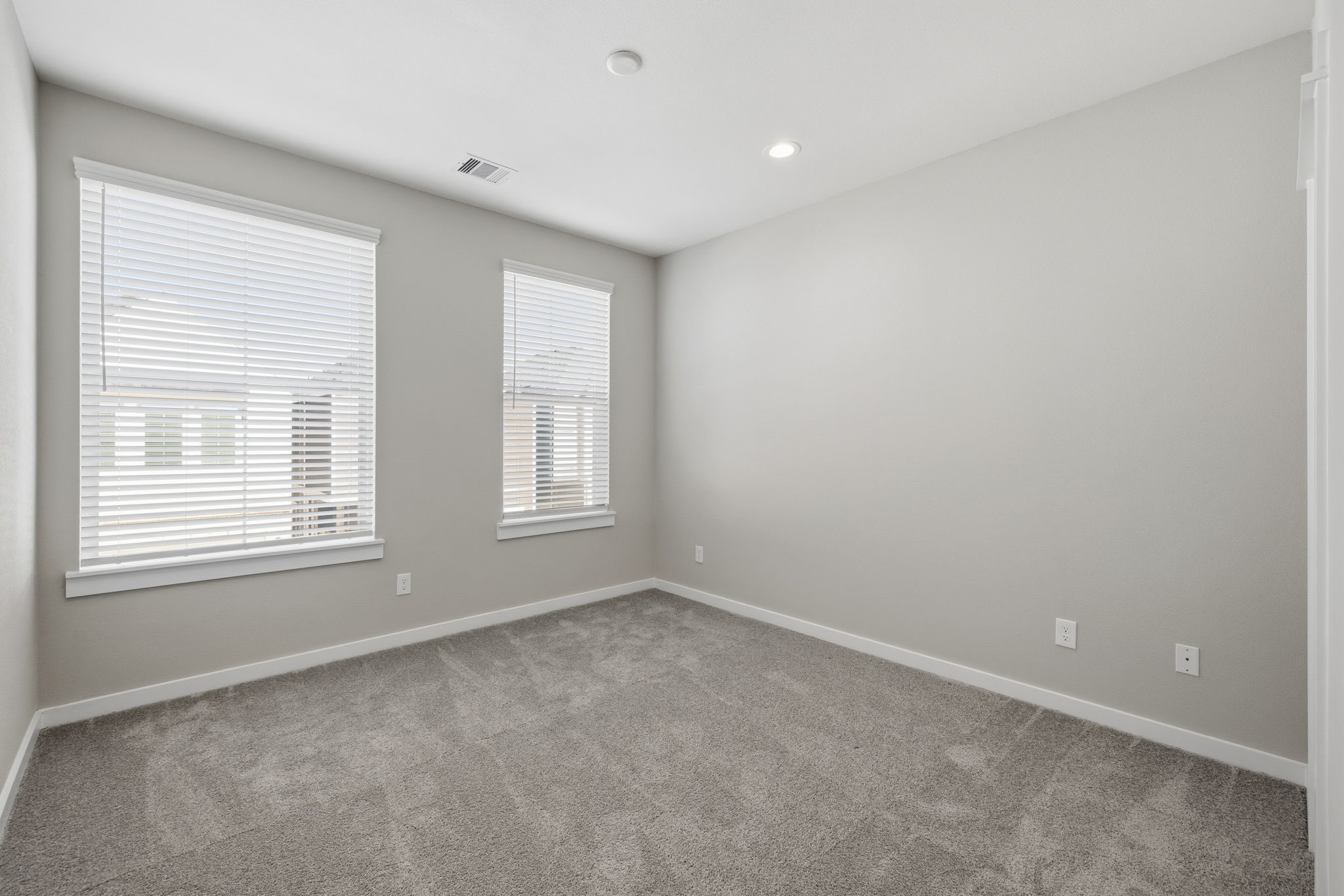 412 Stonework Landing Lane Houston, TX 77076 - Photo 13 of 30 an empty room with a window