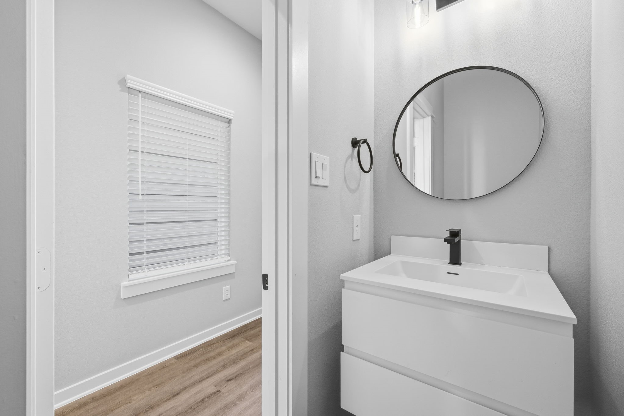 412 Stonework Landing Lane Houston, TX 77076 - Photo 15 of 30 a bathroom with a sink and a mirror