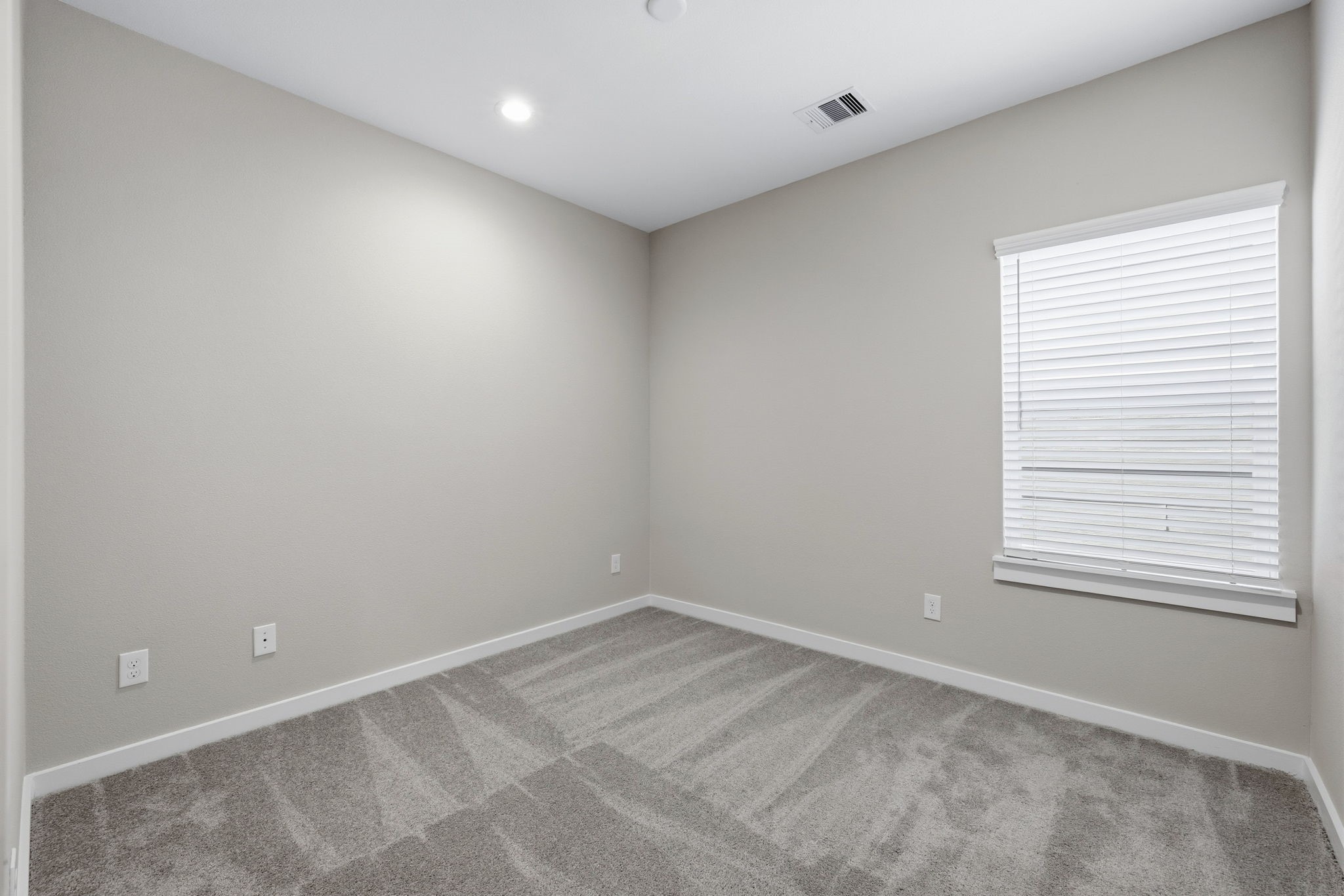 412 Stonework Landing Lane Houston, TX 77076 - Photo 22 of 30 an empty room with a window