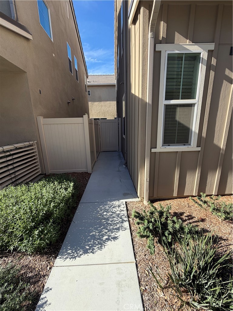 32703 Brunello Way Temecula, CA 92591 - Photo 16 of 26 a view of a back yard of a house