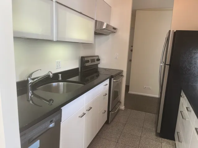 $3,600 | 1360 North Sandburg Terrace, Unit 401C, Chicago, IL 60610