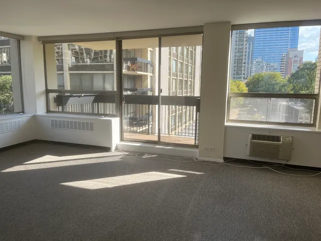 $3,600 | 1360 North Sandburg Terrace, Unit 401C, Chicago, IL 60610