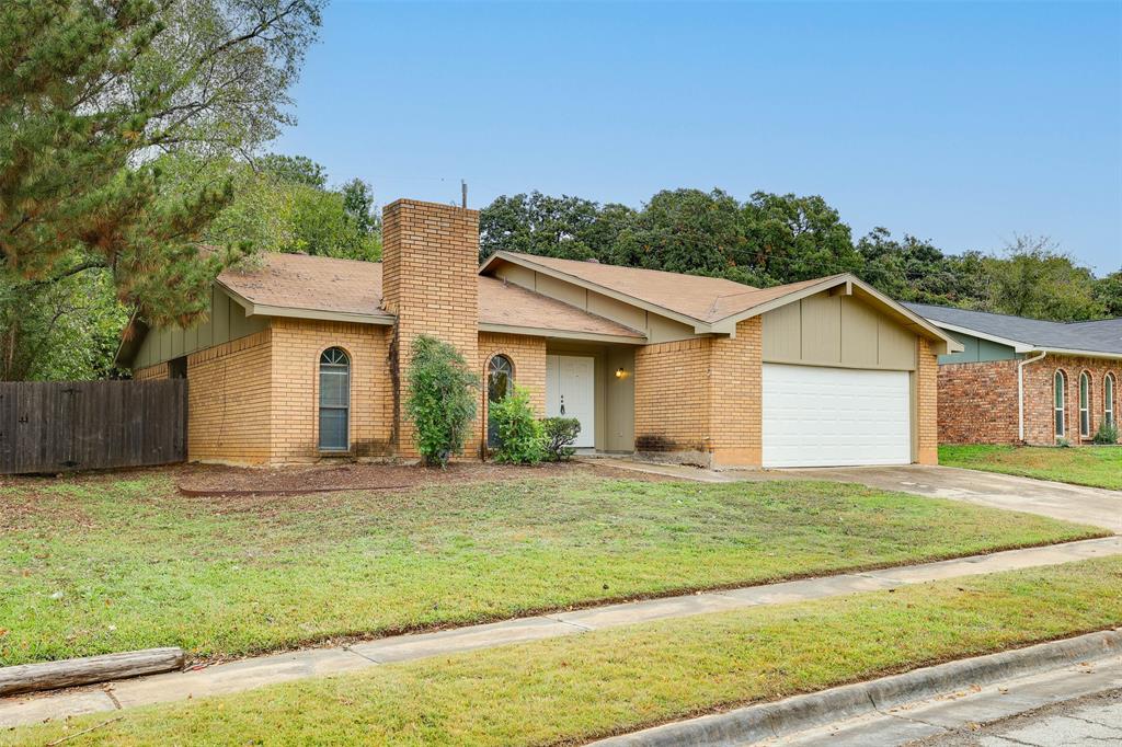 a view of a house with a yard and tree