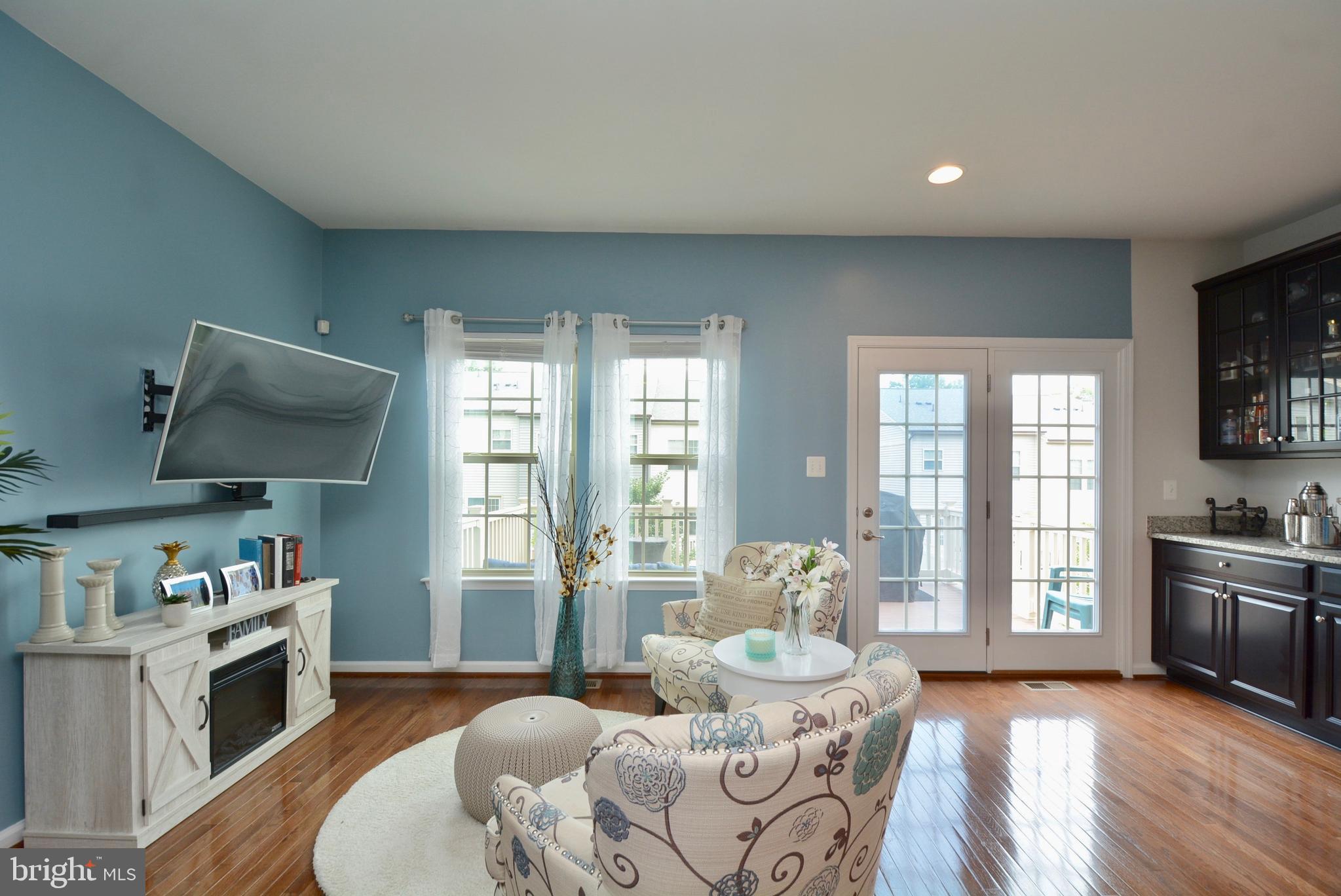 Morning Room w/Patio Door
