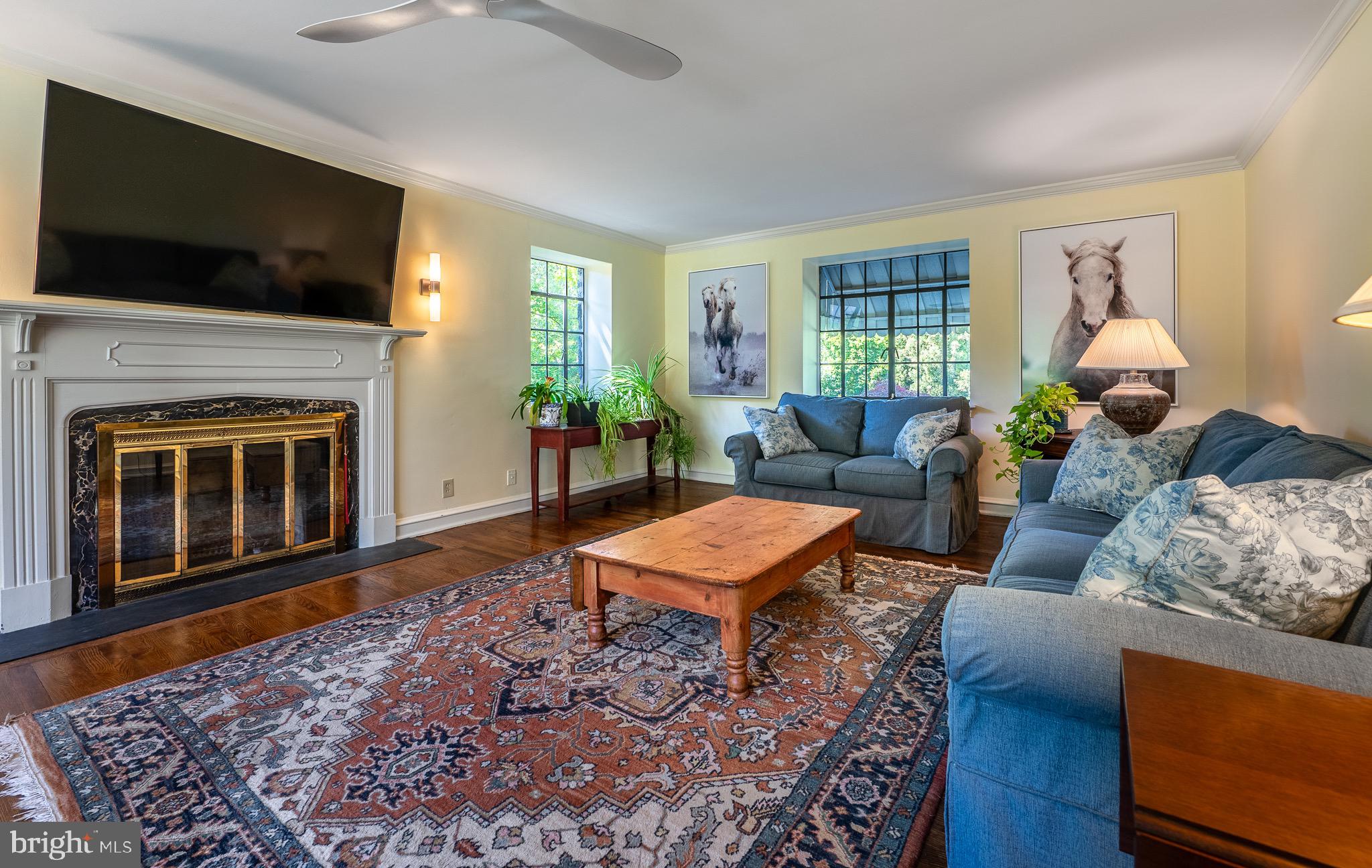 105 Stratford Road Wallingford, PA 19086 - Photo 12 of 40 Living Room