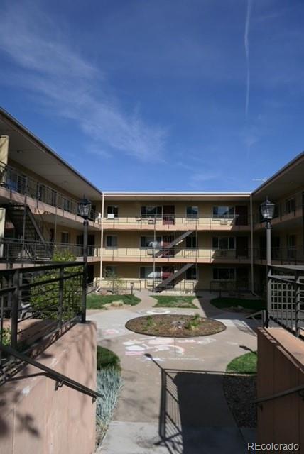 830 20th Street, Unit 303 Boulder, CO 80302 - Photo 28 of 28 a backyard of a house with table and chairs