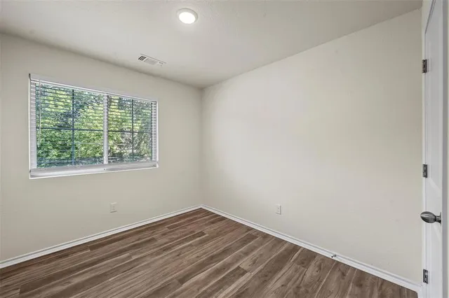 $1,275 | 105 Southeast 4th Street, Unit 1, Kerens, TX 75144