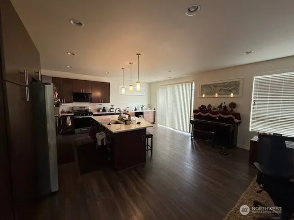 $3,900 | 3525 164th Place Southwest, Lynnwood, WA 98037