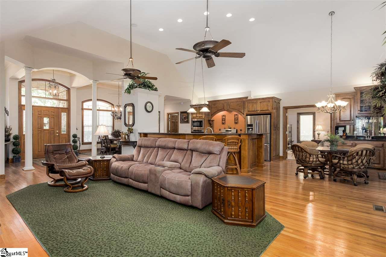 712 Carriage Hill Road Simpsonville, SC 29681 - Photo 6 of 36 Gallery Image 6