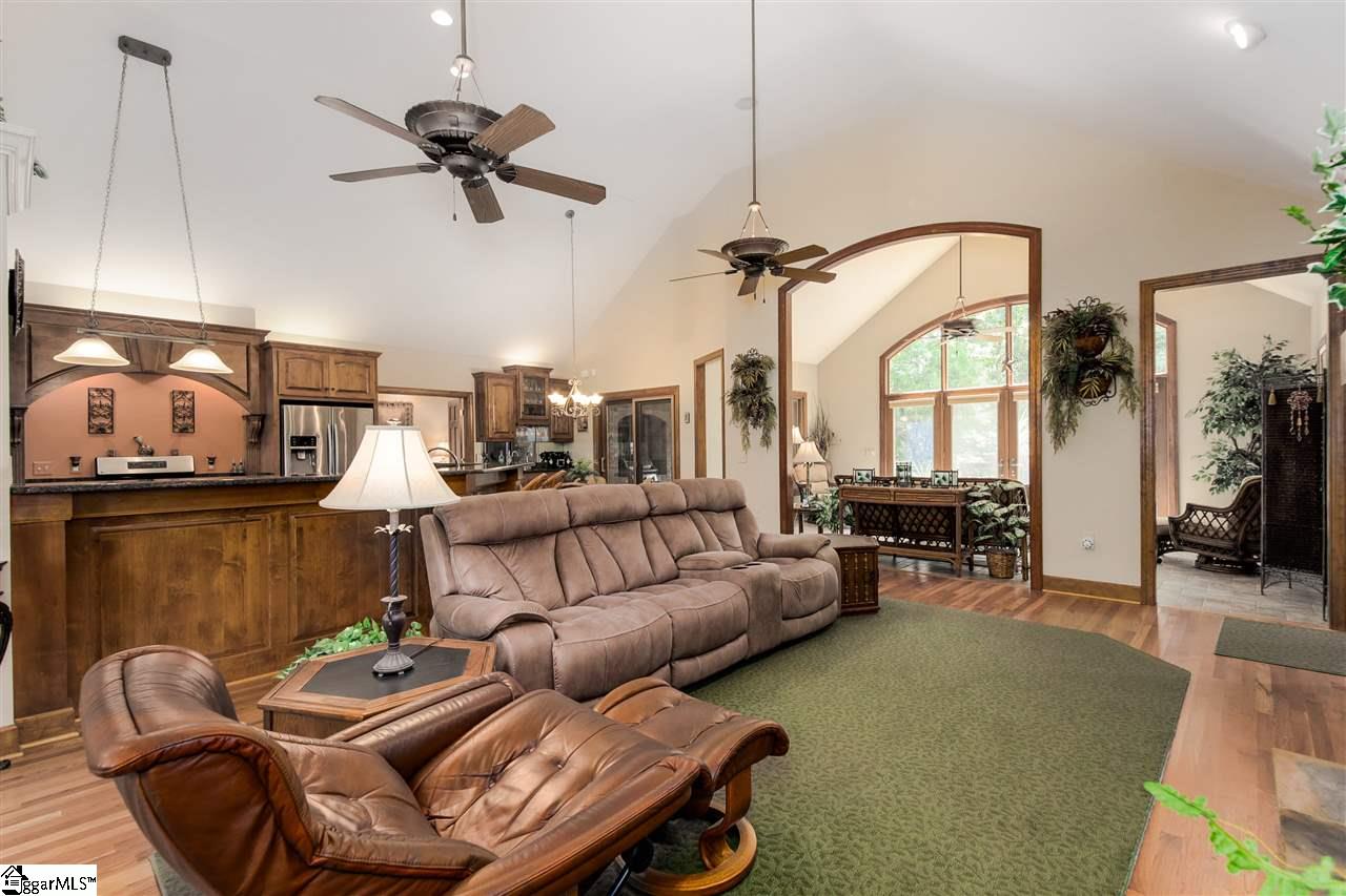 712 Carriage Hill Road Simpsonville, SC 29681 - Photo 8 of 36 Gallery Image 8