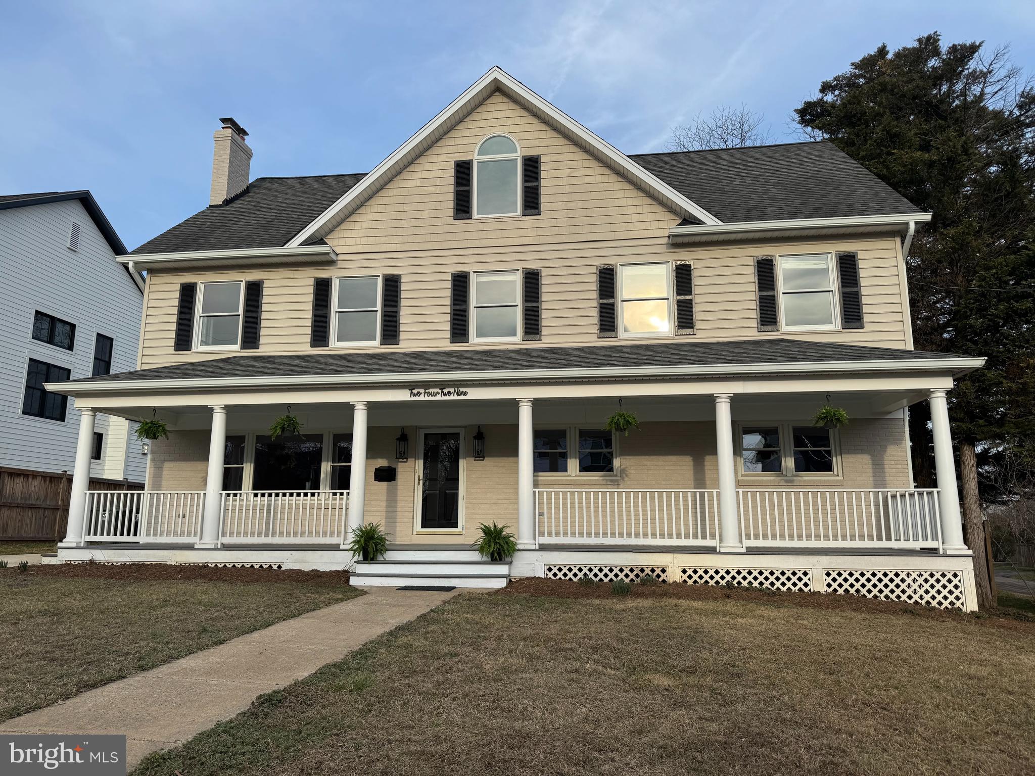 2429 North Potomac Street Arlington, VA 22207 - Photo 2 of 2