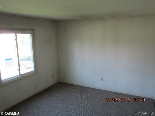 1619 Westbrook Road Hopewell, VA 23860 - Photo 2 of 12 Living Room