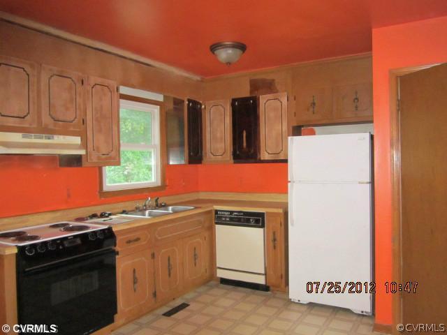 1619 Westbrook Road Hopewell, VA 23860 - Photo 3 of 12 Kitchen