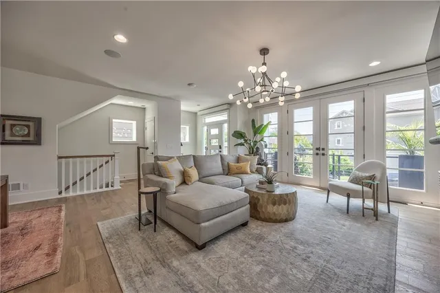 $999,900 | 732 West 45th Street, Kansas City, MO 64111