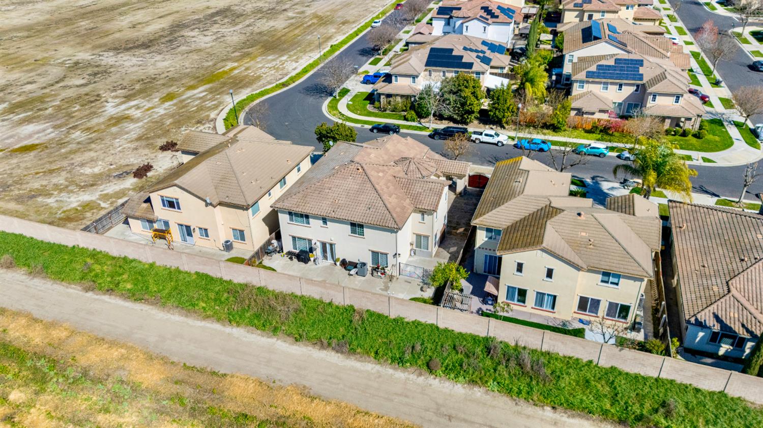16501 Upper Pasture Lathrop, CA 95330 - Photo 39 of 41 an aerial view of multiple houses with yard