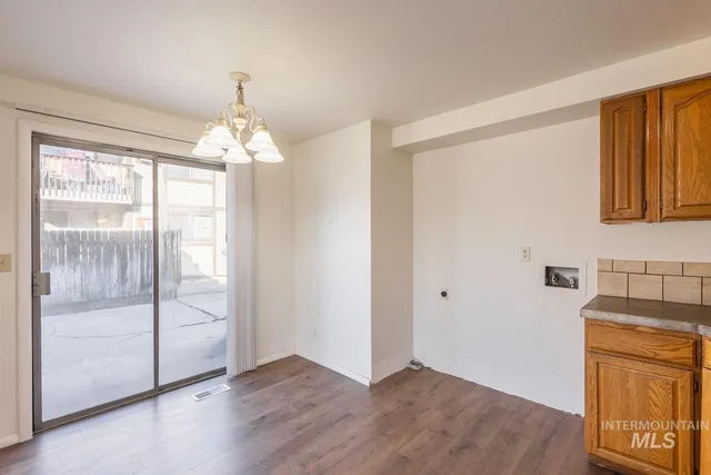 $899,990 | 700 West Idaho Avenue, Meridian, ID 83642