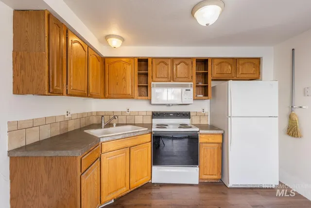 $899,990 | 700 West Idaho Avenue, Meridian, ID 83642