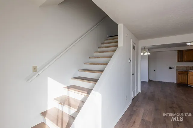 $899,990 | 700 West Idaho Avenue, Meridian, ID 83642